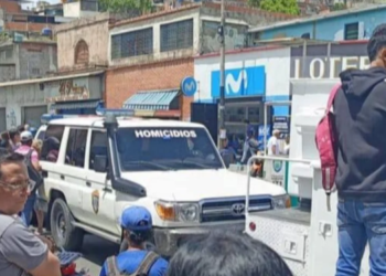 Abuela y nieto de 12 años mueren electrocutados por caída de guaya en Baruta