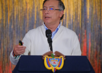 Petro dice que la «guerra» entre el ELN y disidencia de las FARC «se extiende» a Venezuela