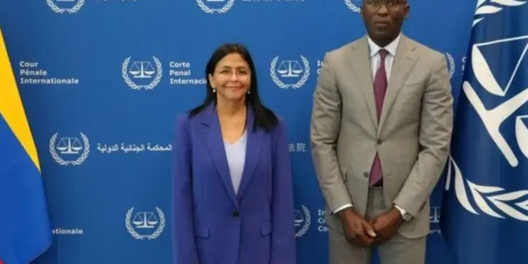 Fiscal adjunto de la CPI se reunió este viernes con Delcy Rodríguez en La Haya