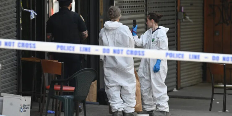 Ataque armado en Nueva York deja al menos tres muertos y nueve heridos
