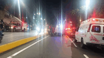 Más de 20 heridos tras vuelco de un transporte público frente a las escaleras de El Calvario