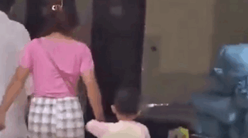 Una mujer incrusta “por error” un cuchillo de 15 cm a su hija en la cabeza