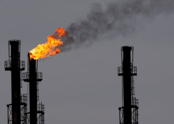 La OPEP+ decide este domingo si sigue aumentando su oferta de crudo en septiembre