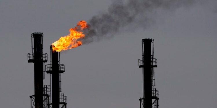 La OPEP+ decide este domingo si sigue aumentando su oferta de crudo en septiembre