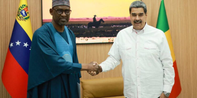 Maduro recibe en Venezuela al canciller de Mali para afianzar lazos de cooperación