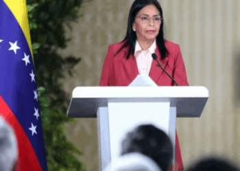 Delcy informó que se reunió con el fiscal de la CPI para exponer impacto de las sanciones