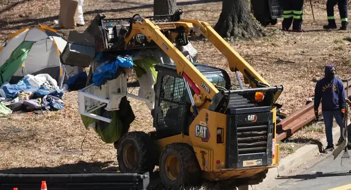 Trump anuncia que expulsará de Washington D.C. a toda la población sin hogar