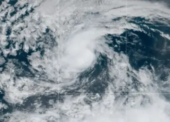 EE.UU. advierte de posibles inundaciones y deslizamientos de tierra en Puerto Rico por la tormenta Erin