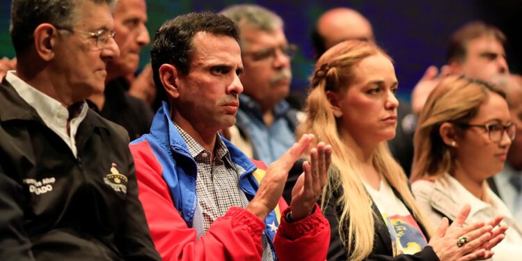 Opositores de Venezuela celebran los resultados de las elecciones generales en Bolivia