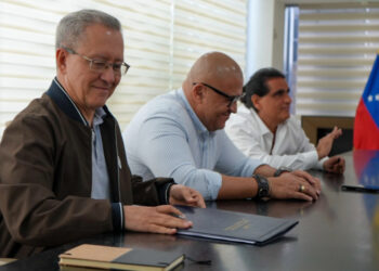 Gobierno firma acuerdo con planta zuliana para incrementar la producción avícola nacional