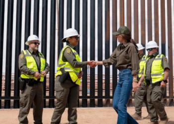 EEUU pinta de negro el muro fronterizo para elevar su temperatura y evitar escaladas