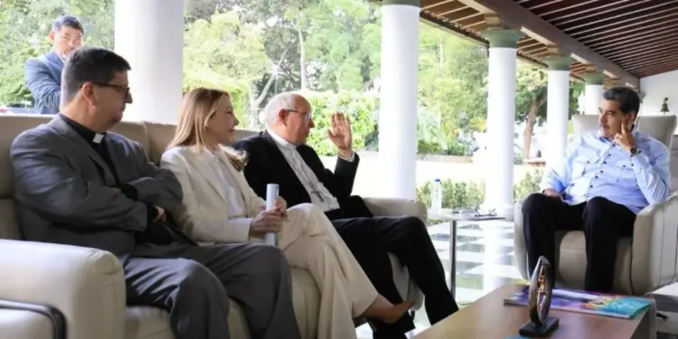 Maduro e Iglesia católica coordinan detalles para canonización de santos venezolanos