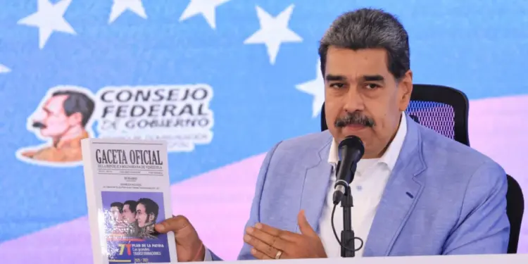 Maduro afirma que «hay gente conspirando para echar a perder la paz de Venezuela»