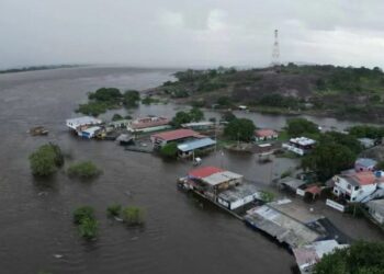 Más de 100 familias regresaron a sus hogares tras bajada del río Orinoco