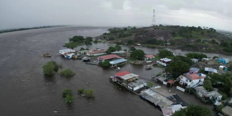 Más de 100 familias regresaron a sus hogares tras bajada del río Orinoco