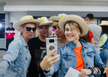 Llegan 100 turistas y turoperadores rusos para «abrir nuevas oportunidades de negocio» en Venezuela