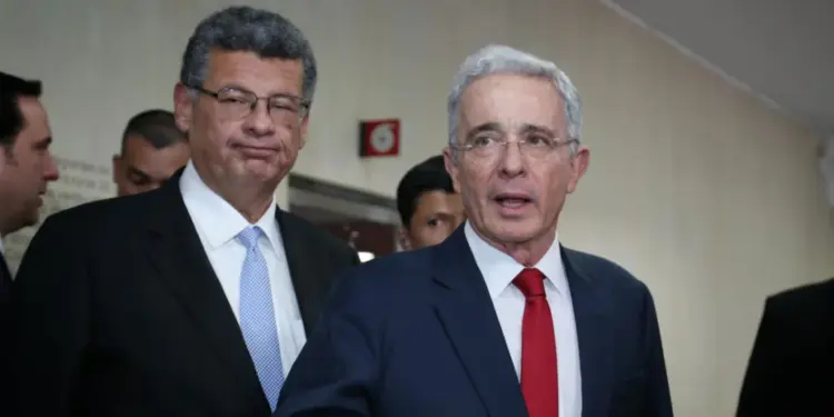 Justicia de Colombia ordena la libertad inmediata del expresidente Álvaro Uribe