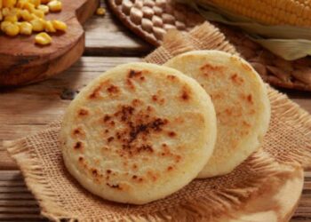 Un grupo de venezolanos se une por la meta de preparar 20.000 arepas en su Día Mundial