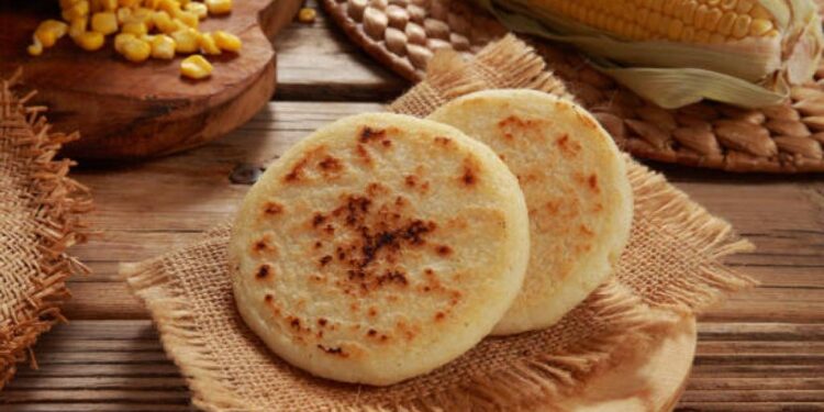 Un grupo de venezolanos se une por la meta de preparar 20.000 arepas en su Día Mundial
