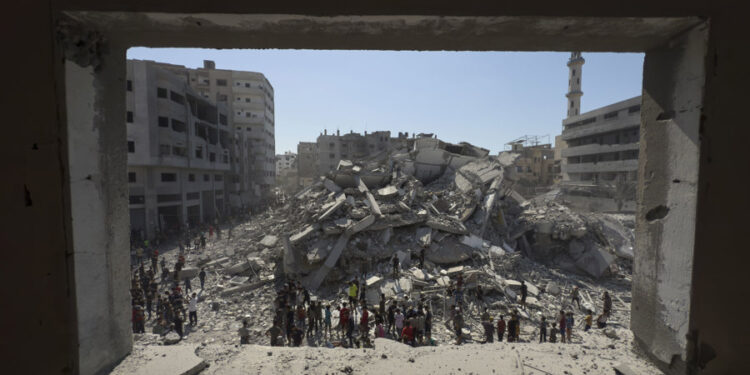 Israel destruye la Torre Ghafri, el edificio más alto de Gaza