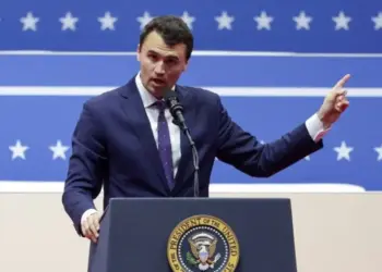 Muere el activista conservador Charlie Kirk tras ser baleado en evento en Utah