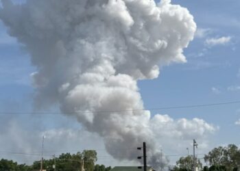 Explosión en Maracaibo genera enorme columna de humo y causa pánico en la población