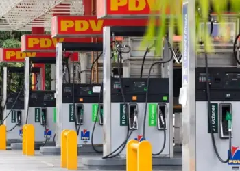 Nuevo cronograma de distribución de gasolina subsidiada inicia este lunes en Venezuela