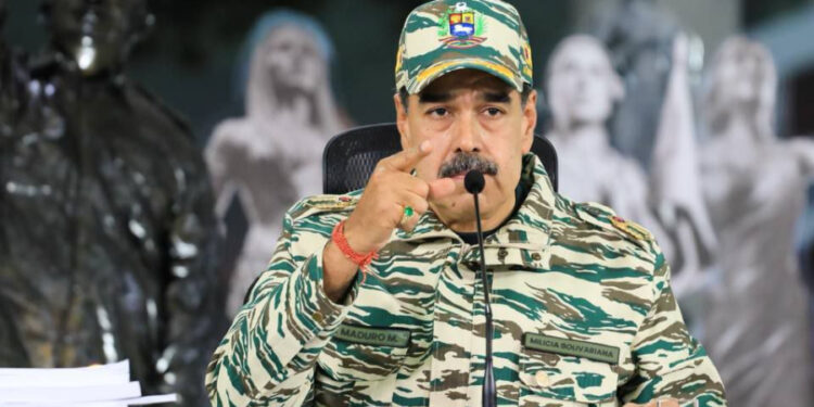 Maduro advierte que si Venezuela «fuera agredida, pasaría a la lucha armada»