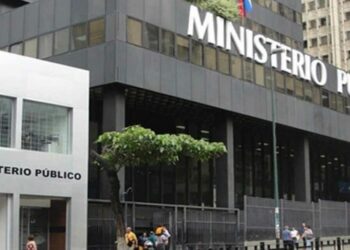 Edmundo González deberá enfrentar orden de aprehensión si regresa a Venezuela, reitera el Fiscal