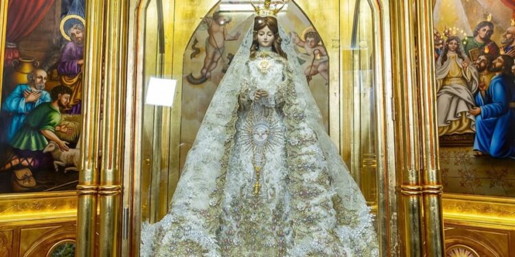 Vestido de la Virgen del Valle para su llegada a la Isla de Cubagua será color beige con imágenes