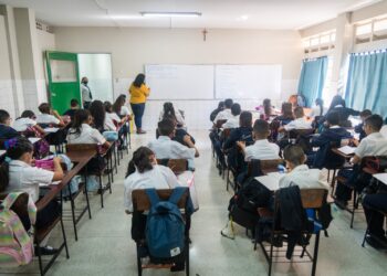 Seis millones de niños inician clases en el nuevo año escolar en Venezuela