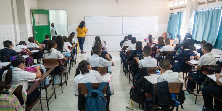 Seis millones de niños inician clases en el nuevo año escolar en Venezuela