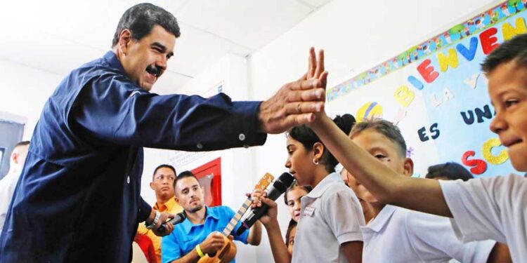 Maduro dice que Venezuela tendrá su propia IA y se darán clases sobre el tema en escuelas