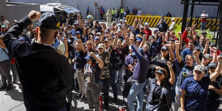 Los venezolanos se preparan para responder ante desastres naturales o algún «conflicto armado»