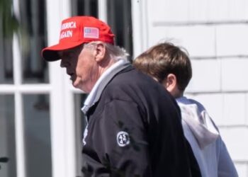 Migrantes, incluyendo un venezolano, demandan a Trump por detenciones ilegales