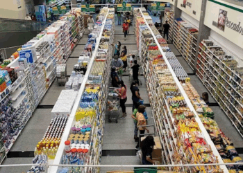 Aumentan las transacciones en bolívares en los supermercados de Venezuela
