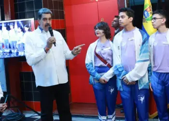 Maduro inaugura en Caracas un “mega núcleo” de robótica para formar a futuros científicos