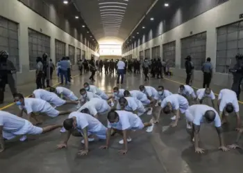 Acuerdo revela que Trump ofreció USD 4,7 millones a El Salvador por encarcelar a venezolanos