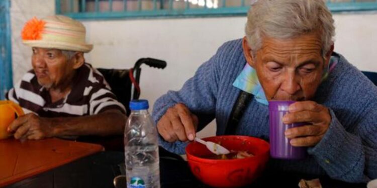 Convite estima que unos 400.000 adultos mayores viven solos en Venezuela