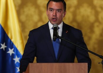 Presidente de Ecuador decreta toque de queda nocturno ante protestas contra alza del diésel