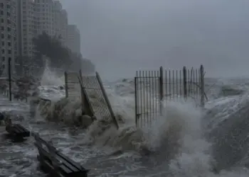 Tifón Ragasa azota Hong Kong y China tras dejar 15 muertos en Taiwán y 10 en Filipinas