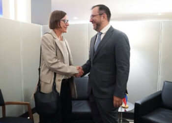 Venezuela fortalece lazos de cooperación con Cruz Roja Internacional