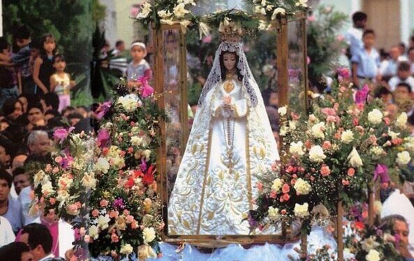 Miles de devotos de la Virgen del Valle se dan cita en Nueva Esparta para celebrar su día