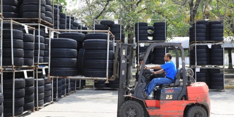 Gobierno invertirá US$ 30 millones para reactivar planta de cauchos en Carabobo