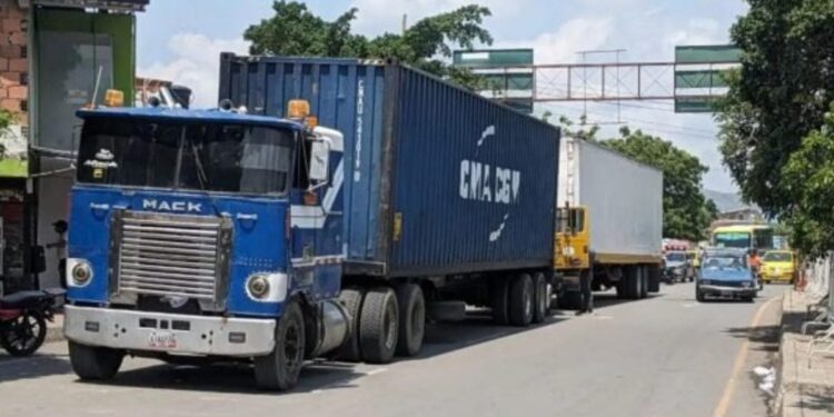 Habilitarán 1.000 vehículos de carga pesada para transporte de mercancías entre Colombia y Venezuela