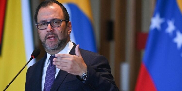 «No toleramos amenazas y su militarismo»: Gil tras acciones de EE.UU.