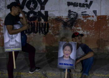 Venezolanos expresan en las calles su repudio a la primera ministra de Trinidad y Tobago