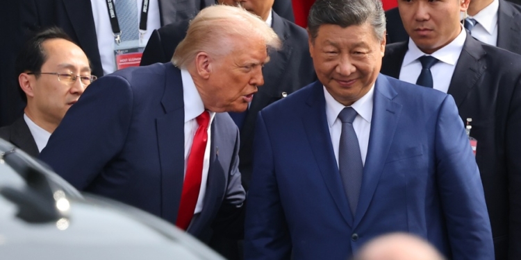 China y EEUU suspenderán por un año las tasas portuarias mutuas tras la reunión Xi-Trump