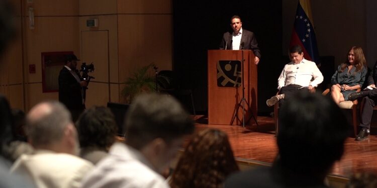 Stalin González: «Tenemos que unirnos en función de un solo objetivo: el cambio político, el rescate de la democracia y la promoción de la paz verdadera»