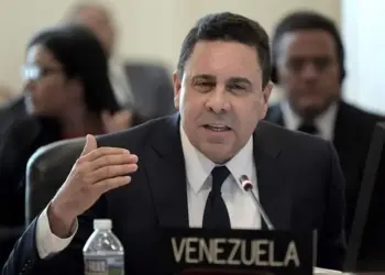 Venezuela reclama a EEUU no repetir el «pasado» con conflicto «falso» y promete defenderse